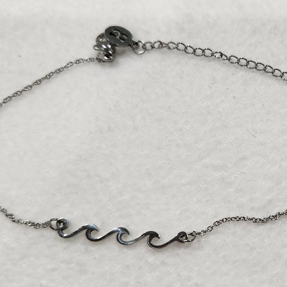 SALE! Silver Wave Anklet - Picture 3 of 3